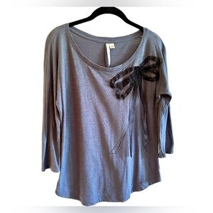 LAUREN CONRAD, WOMENS GREY TOP WITH BLACK SHEER RIBBON BOW. ROUND NECK. SIZE S